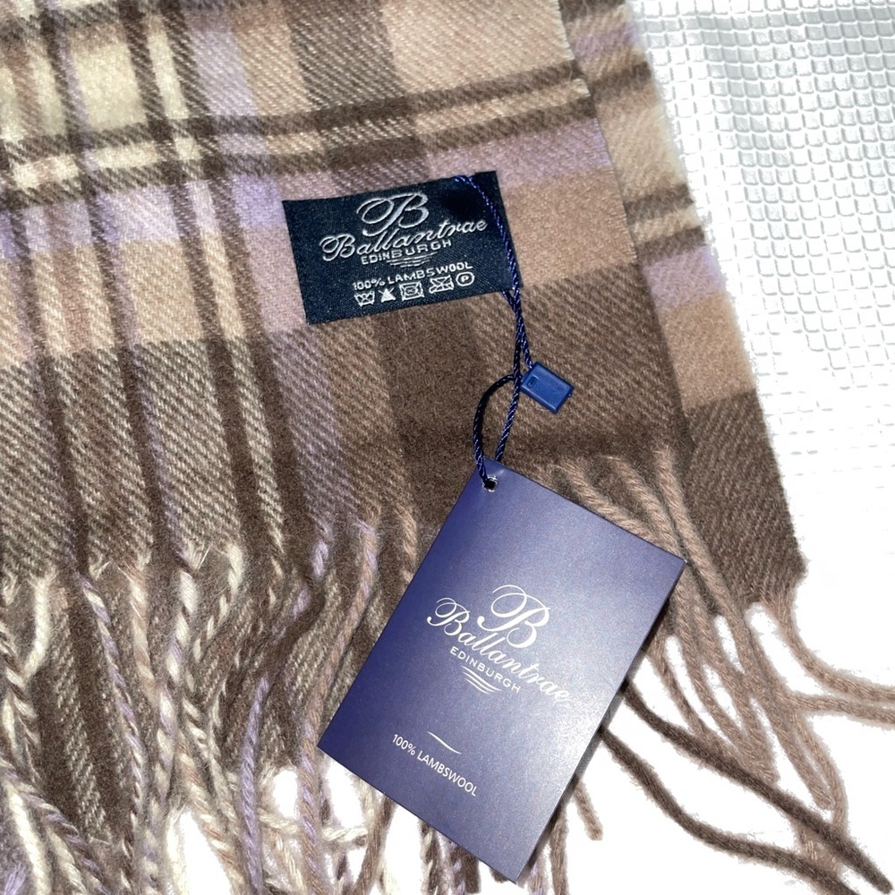 Elegant Plaid Men's Scarf in Brown and Tan - Picture 4 of 4